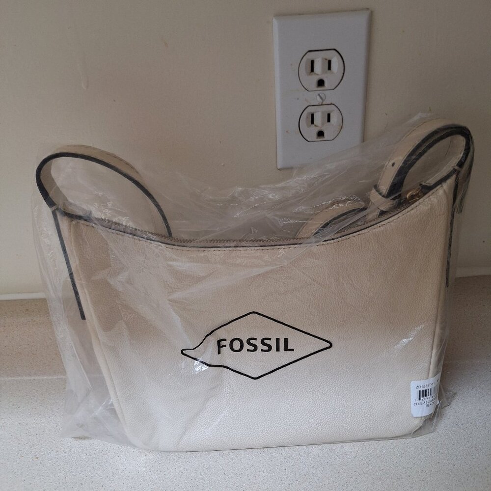 FOSSIL HAND BAG.